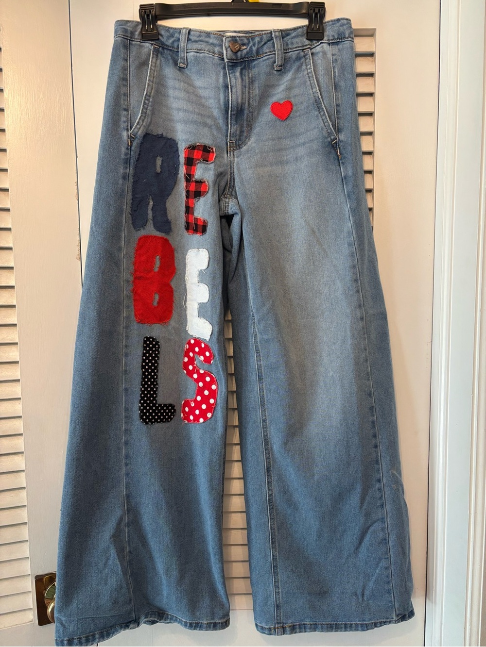 Women’s Sz 5 (27) Light Blue Wide-Leg Jeans with Heart & Patch Lettering